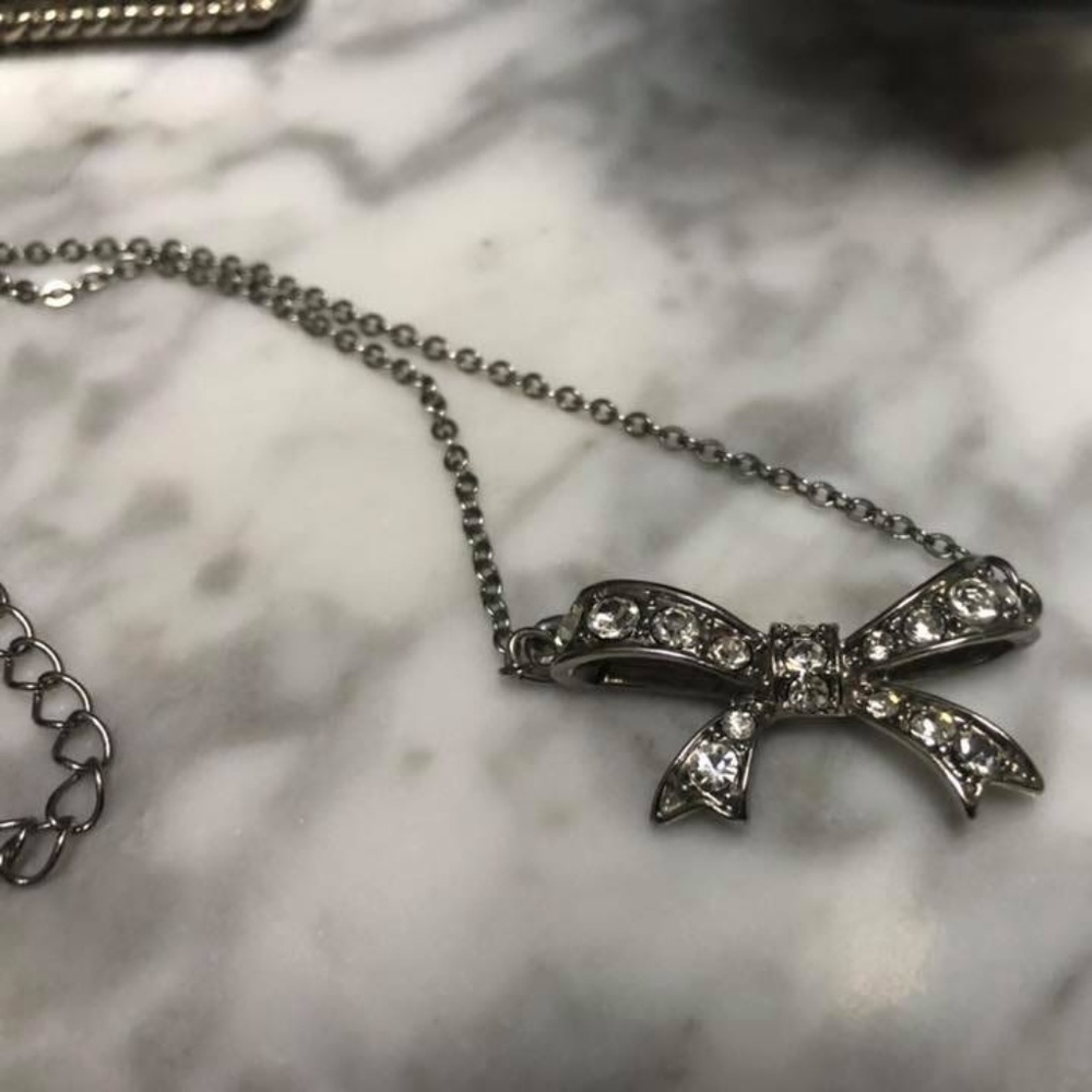 EUC - Adjustable Rhinestone Necklace